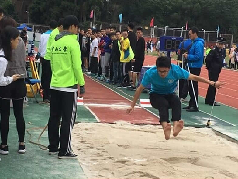 决胜赛场，斗志昂扬